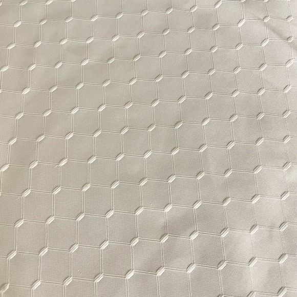 Hosonson Shape Rectangular White Tablecloth very nice. - Picture 4 of 4